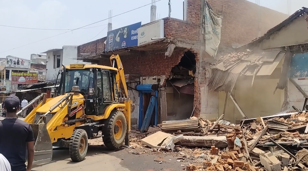 अंततः भूपेंद्र क्लब की जमीन पर हुए अवैध निर्माण पर चला शासन का बुलडोजर