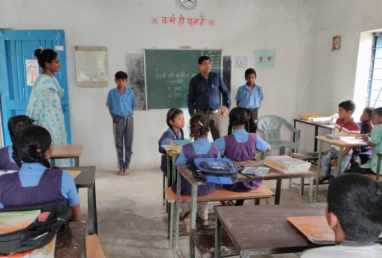 पटपरटोला, गड़वार, तिलौली व सनबोरा स्कूलों का किया गया निरीक्षण, शैक्षिक गुणवत्ता सुधार हेतु शिक्षकों को दिए निर्देश